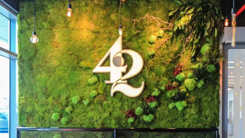 green-wall-42-cafe